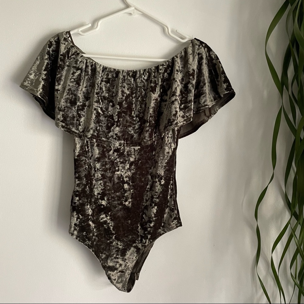 Honey Punch Dark Green Velvet Off Shoulder body suit size small